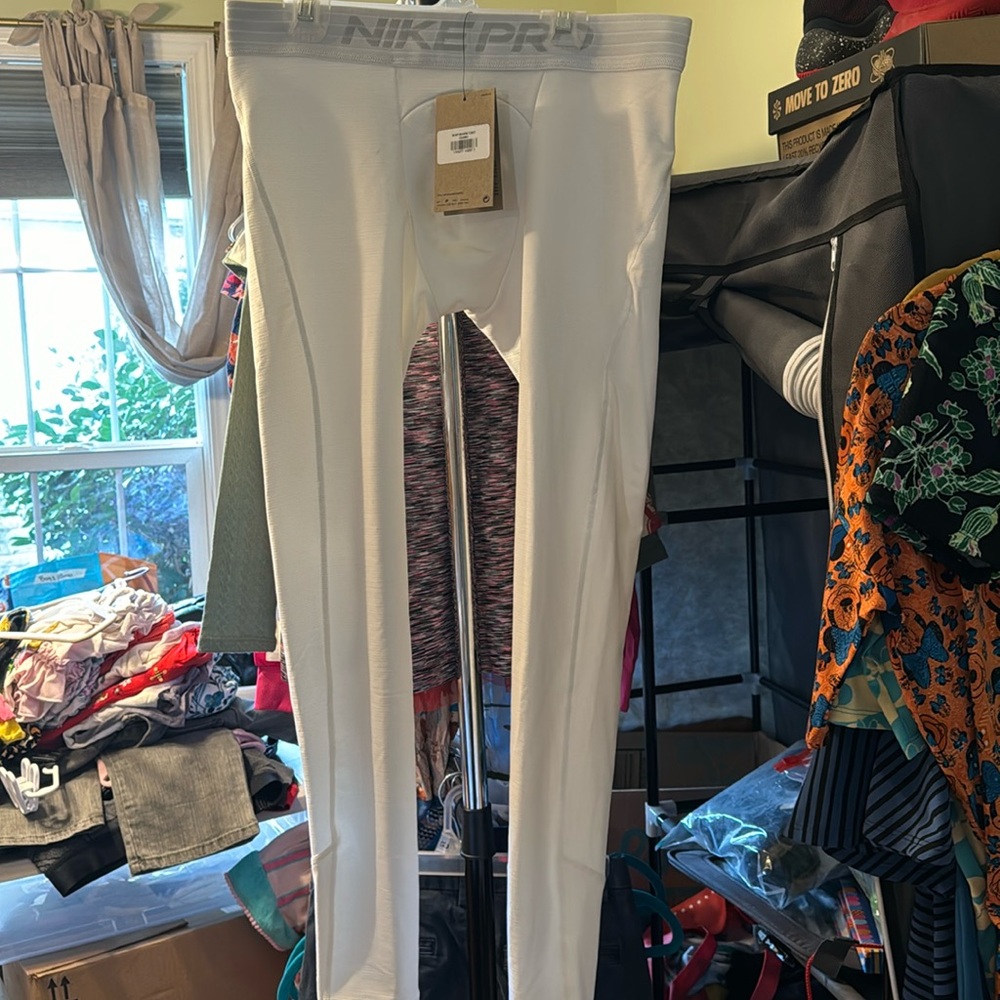 NWT Nike DriFit Pro Tight Fit Size Large